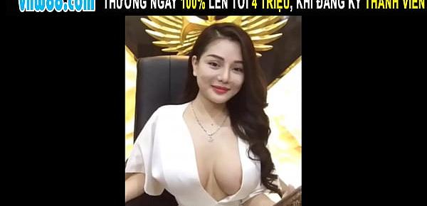  Em Gái Xinh Ngực Khủng Live Stream Lộ Cả Đầu Vú